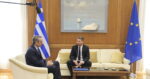 Μαξίμου και Χαριλάου Τρικούπη σε τροχιά μετωπικής σύγκρουσης με φόντο τις δημοσκοπήσεις