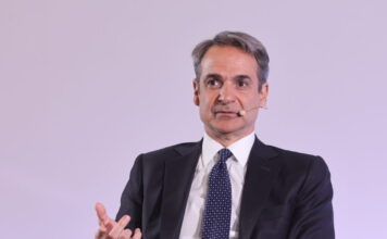 Αυλαία για το συνέδριο της ΝΔ: «Η Ελλάδα του 2030», η απουσία Καραμανλή και η επιστολή των 10 με αιχμές κατά Μητσοτάκη