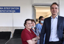 Δέσμευση Μητσοτάκη για παρεμβάσεις στήριξης των νοσηλευτών εντός των επόμενων μηνών: «Αναντικατάστατη η προσφορά τους»