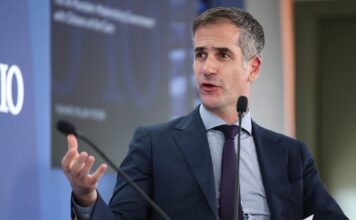 Κώστας Μπακογιάννης: «Ανεξέλεγκτη και επικίνδυνη» η κατάσταση με τα πατίνια στους δρόμους της Αθήνας