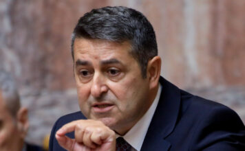 Γιώργος Μυλωνάκης: Σημάδια βελτίωσης της υγείας του – Οι αντιδράσεις του και η επίσκεψη Μητσοτάκη