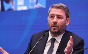 Ανδρουλάκης κατά Κακλαμάνη για τις υποκλοπές: «Α λα καρτ οι ευαισθησίες του για τις διαρροές από τον διάλογο με τον Δεμίρη»