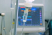 Κρήτη: Χειροπέδες στη μητέρα της 3χρονης που νοσηλεύεται σε ΜΕΘ με βαρύτατα τραύματα – Αναζητείται ο πατέρας