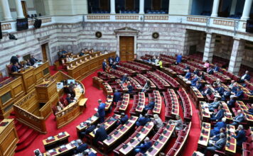 Τροπολογία για δίκες εξπρές σε υποθέσεις με πολιτικά πρόσωπα