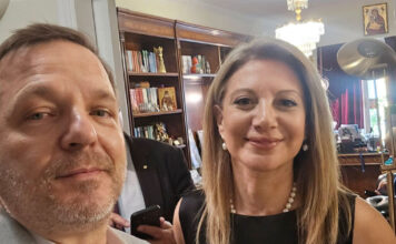 Κόμμα Καρυστιανού: Από τη Ρωσία με αγάπη – Ο υποστηρικτής του Πούτιν, ο πατροπαράδοτος, ο αντιεμβολιαστής