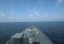 Πόλεμος στη Μέση Ανατολή: Χτυπήθηκε αμερικανικό πολεμικό πλοίο στα Στενά του Ορμούζ – Διαψεύδουν οι ΗΠΑ