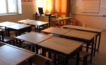 Γιαννιτσά: Ανήλικος στο φάσμα του αυτισμού παραμένει χωρίς κατ’ οίκον διδασκαλία, τι λένε οι γονείς του – MEGA αποκλειστικό