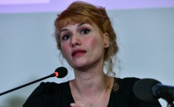 Η Θεώνη Κουφονικολάκου «στρατηγός» επικοινωνίας της ΕΛΑΣ και του Αλέξη Τσίπρα: Η νομικός πίσω από το «cinematic restart» στο Θησείο