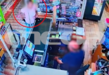 Κρήτη: Η στιγμή που η μητέρα του 3χρονου κακοποιημένου παιδιού ψάχνει ταξί για να το μεταφέρει στο νοσοκομείο – Βίντεο ντοκουμέντο