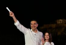 Η ανθρωπογεωγραφία της συγκέντρωσης στο Θησείο, οι πιστοί σύντροφοι του Αλέξη Τσίπρα και οι διαφορές με το παρελθόν