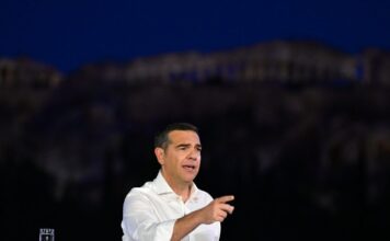 Αναστάτωση στα αποκαλυπτήρια του νέου κόμματος Τσίπρα: «Αν υπάρχει γιατρός να έρθει γρήγορα», είπε ο πρώην πρωθυπουργός