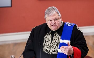 Ο Ευάγγελος Βενιζέλος αναγορεύθηκε σε επίτιμος διδάκτορας της Νομικής Σχολής του ΕΚΠΑ – Ποιοι έδωσαν το παρών