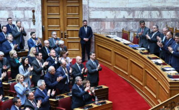 Αγώνας δρόμου στη ΝΔ για να κλείσουν τα εσωκομματικά μέτωπα – «Μασάζ» και ζυμώσεις για να πέσουν οι τόνοι