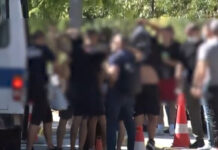 Καλλιθέα: «Τέντωσα το χέρι μου με το μαχαίρι για να φοβηθεί» – Τι υποστήριξε ο 17χρονος κατηγορούμενος