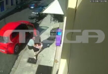 Ναύπακτος: Η στιγμή που μητέρα σώζει την κόρη της από σύγκρουση με ΙΧ – MEGA ντοκουμέντο