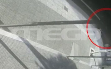 Θεσσαλονίκη: Αυτοκίνητο καρφώθηκε σε τζαμαρία παντοπωλείου