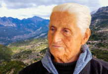 Δεν είχα μάνα… Η συγκλονιστική εξομολόγηση της κυρά Φωτεινής που έμεινε ορφανή στα 2 της χρόνια (video)