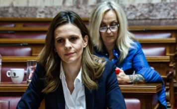 Έφη Αχτσιόγλου: Με τον Αλέξη Τσίπρα έχουμε να μιλήσουμε από το 2023 – Αργήσαμε να φύγουμε από τη Νέα Αριστερά