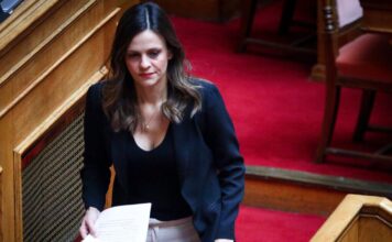 Έφη Αχτσιόγλου: Η πορεία της «άριστης» των Γιαννιτσών που έγινε υπουργός του Τσίπρα στα 31 της – Η μάχη με τον Κασσελάκη, η Νέα Αριστερά και η παραίτηση
