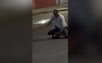 Μπέλφαστ: Η στιγμή που 30χρονος μαχαιρώνει στη μέση του δρόμου 40χρονο – Συνελήφθη