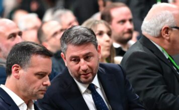 Εκνευρισμός στο ΠΑΣΟΚ για τις δηλώσεις Δούκα: Οι διευκρινίσεις του Δημάρχου Αθηναίων και η δηκτική ανάρτηση Διαμαντοπούλου