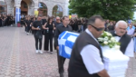 Δράμα: Tο τελευταίο «αντίο» στην 45χρονη αστυνομικό – Καλυμμένο με την ελληνική σημαία το φέρετρο