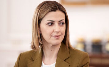 Ειρήνη Αγαπηδάκη: «Έχω δουλέψει καθαρίστρια σε συνεργεία καθαρισμού βράδυ, έκανα σεζόν στον τουρισμό»