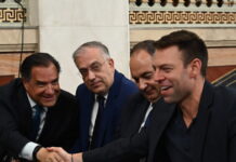Η «δεξιά στροφή» Κασσελάκη, η έξοδος Τζάκρη και τα μηνύματα από τη ΝΔ