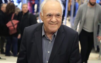 Ο Δραγασάκης ξανά στη Βουλή μετά την παραίτηση Αχτσιόγλου ως «ανεξάρτητος βουλευτής της Αριστεράς»