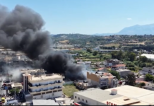 Κρήτη: Σπίτια παραδόθηκαν στις φλόγες έπειτα από πυρκαγιά σε εργοστάσιο στο Ηράκλειο