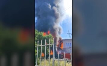 Μενίδι: Οριοθετήθηκε η φωτιά στο κατάστημα με ανταλλακτικά αυτοκινήτων