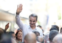 Κυριάκος Μητσοτάκης: Διακοπές στο Μαξίμου, με φουτεράκι οι εκλογές – Η αναφορά στο γάμο του γιου του και η πρόβλεψη για το Μουντιάλ