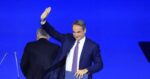 Ανακούφιση στο Μαξίμου μετά τις πρώτες δημοσκοπήσεις: Το στοίχημα της συσπείρωσης και η μάχη για τις απώλειες ψηφοφόρων
