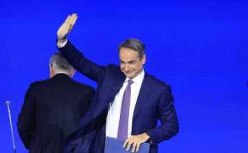Ανακούφιση στο Μαξίμου μετά τις πρώτες δημοσκοπήσεις: Το στοίχημα της συσπείρωσης και η μάχη για τις απώλειες ψηφοφόρων