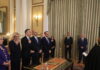 Ορκίστηκαν τα νέα μέλη της κυβέρνησης – Το χειροφίλημα στην Αλεξάνδρα Παπαδοπούλου και η νέα θέση υφυπουργού