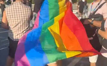 Στους ρυθμούς του Athens Pride η Αθήνα – Η πολύχρωμη παρέλαση στο Σύνταγμα