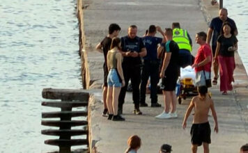 Θεσσαλονίκη: Διασωληνωμένος σε σοβαρή κατάσταση ο νεαρός που τραυματίστηκε από βουτιά στη Σκάλα Περαίας