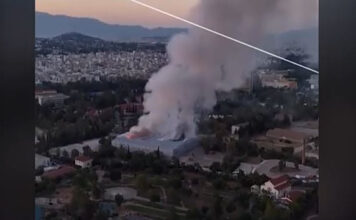 Πάρκο Γουδή: Μεγάλη φωτιά στο γήπεδο του Badminton