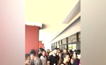 Επεισόδια στην ορκωμοσία του ΑΠΘ – Συγγενείς αποφοίτων δεν μπόρεσαν να μπουν γιατί δεν είχαν πρόσκληση