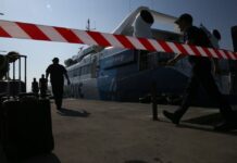 Ραφήνα: Μπλόκο στα πλοία από συνδικαλιστές – Παρεμποδίζουν τον απόπλου