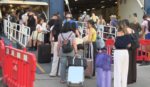Κορυφώνεται η έξοδος των αδειούχων – Με μεγάλες πληρότητες αναχωρούν τα πλοία, αυξημένη η κίνηση στις εθνικές οδούς