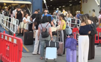 Κορυφώνεται η έξοδος των αδειούχων – Με μεγάλες πληρότητες αναχωρούν τα πλοία, αυξημένη η κίνηση στις εθνικές οδούς
