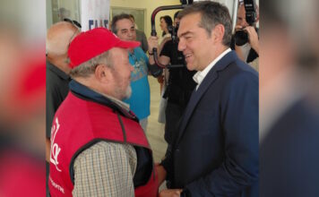 O Αλέξης Τσίπρας αγόρασε περιοδικό «Σχεδία» στο Σεράφειο: Οι ευχές του πωλητή για τα γενέθλιά του