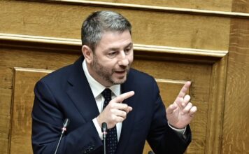 Ανδρουλάκης σε Μητσοτάκη: Παραμένει πρωθυπουργός έχοντας οργανώσει πολλές εκτροπές σε Βουλή και Σύνταγμα