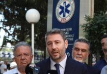 Επίσκεψη Ανδρουλάκη στα κεντρικά του ΕΚΑΒ: «Δεν θα επιτρέψουμε το υπ. Υγείας να μετατραπεί σε υπ. Προπαγάνδας του Γεωργιάδη»