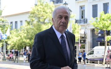 Δημήτρης Αβραμόπουλος: Η Επιτροπή Δεοντολογίας της Βουλής εισηγείται την άρση ασυλίας του για το Qatargate – «Είμαι στη διάθεση των βελγικών Αρχών»