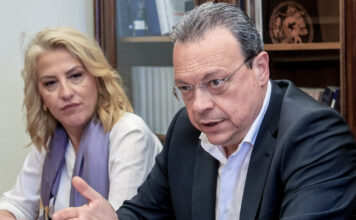 Πυρά Φάμελλου κατά ΣΥΡΙΖΑ για την αποχώρησή του: «Οι έδρες ανήκουν στους ψηφοφόρους, η ηγεσία δεν τους εκφράζει»