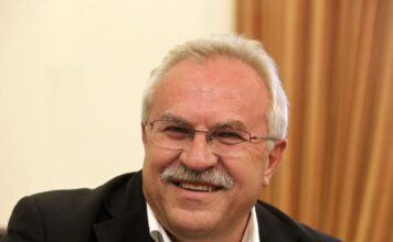 Δημήτρης Γάκης: Φοιτητής ξανά στα 70 του ο πρώην βουλευτής του ΣΥΡΙΖΑ