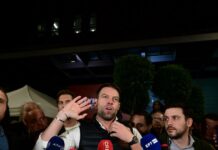 Ο Στέφανος Κασσελάκης «τρολάρει» τους βουλευτές του ΣΥΡΙΖΑ που παραιτούνται – «Να σας γράψω συστατική επιστολή για τον ιδιωτικό τομέα»
