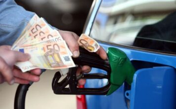 Ακρίβεια: Διακοπές μόνο για… γερά πορτοφόλια – Καύσιμα και διόδια ανεβάζουν τον λογαριασμό